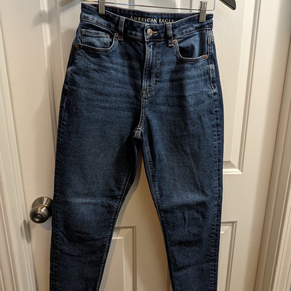 American Eagle Outfitters Mom Jean Blue High Rise Stretchy 74% Cotton, Polyester